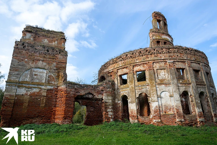 Самый значительный ущерб Покровский храм в селе Черепово (Смоленская область) получил в 1943 году во время артобстрела и отступления немцев Самый значительный ущерб Покровский храм в селе Черепово (Смоленская область) получил в 1943 году во время артобстрела и отступления немцев